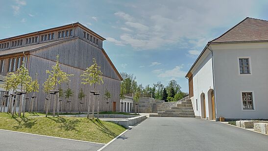 Schulhof_Blick_zur_Treppe